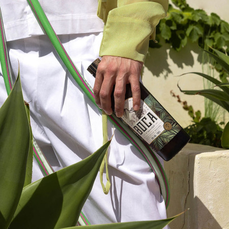 Botella Ron BOCA & WATERFALL Gran Añejo 70 cl "New Edition" (Premio de Diseño Pentawards 2024)