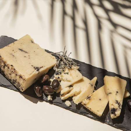 Cuña Queso 100% Oveja con Trufa 200 g aprox. VEGAMAR Estuchado